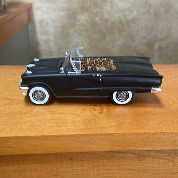 Mistress of the Dark Elvira’s Macabre Mobile Figurine - Picture 6 of 12